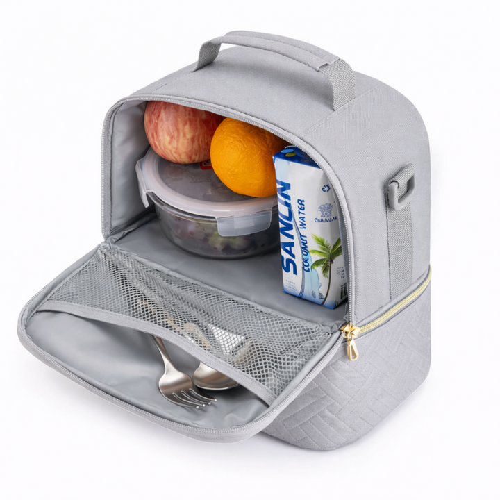 Sac isotherme repas femme gris ouvert montrant compartiment supérieur organisé avec fruits, boisson et accessoires